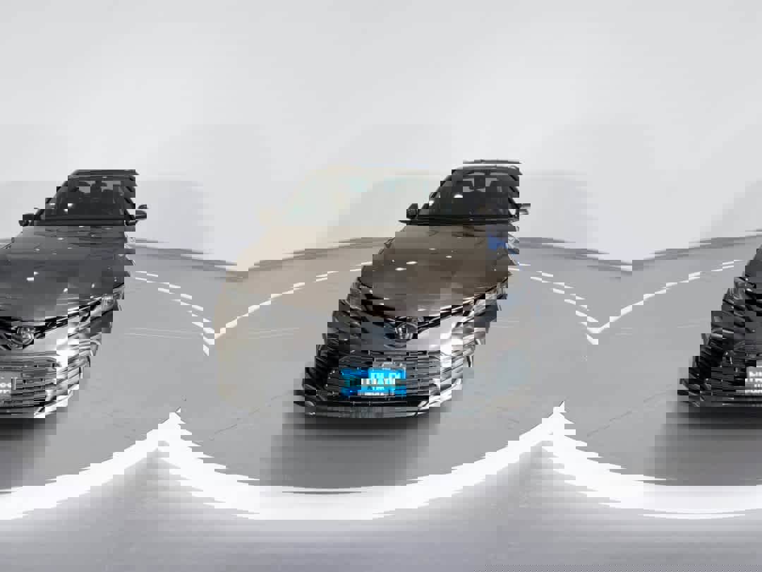 Used 2023 Toyota Camry LE image 3