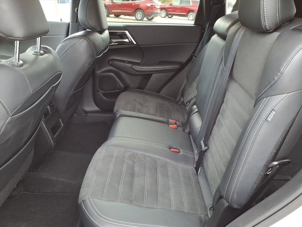 Used 2024 Mitsubishi Outlander SE image 35