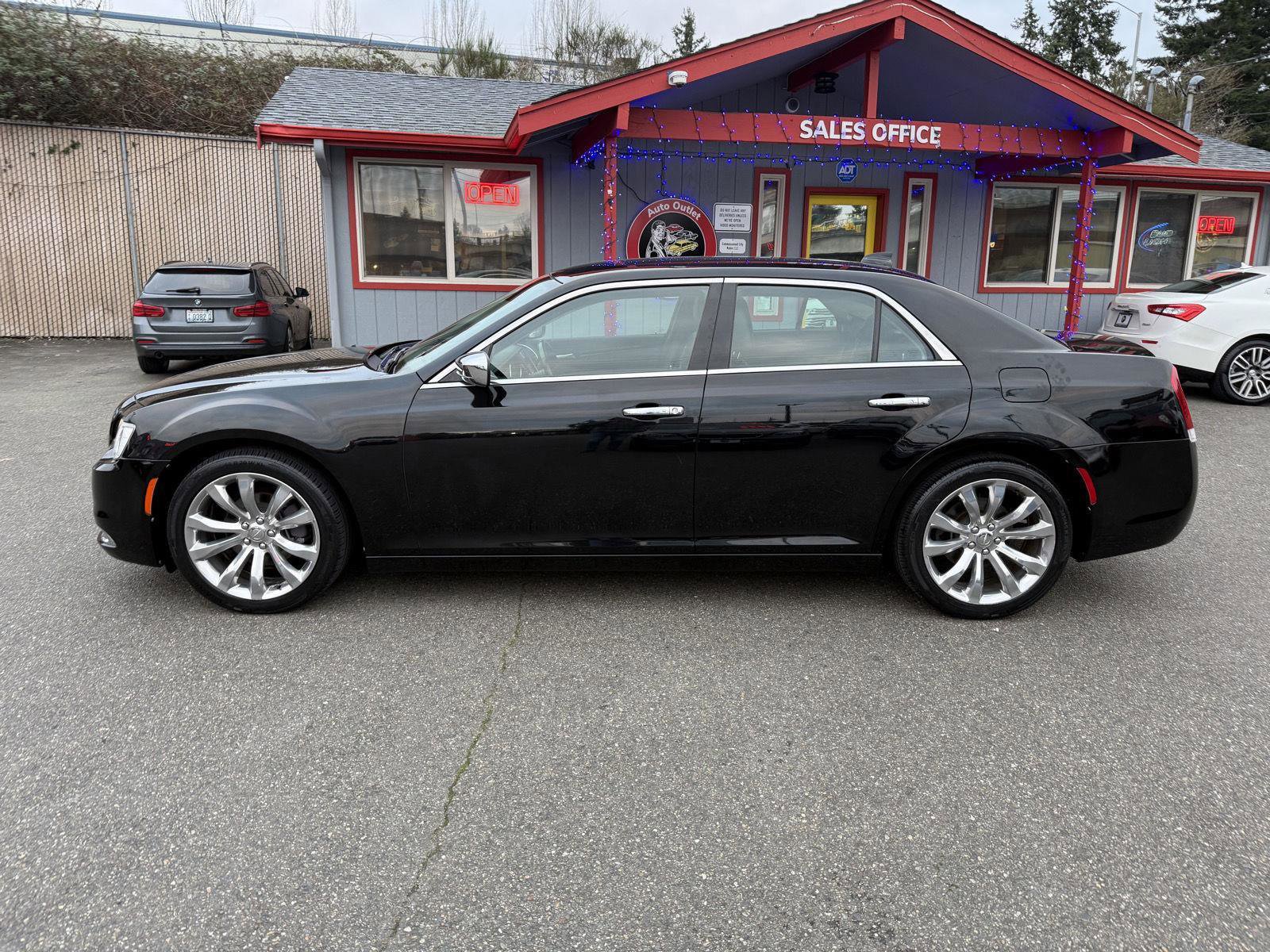 Used 2018 Chrysler 300 Limited image 13