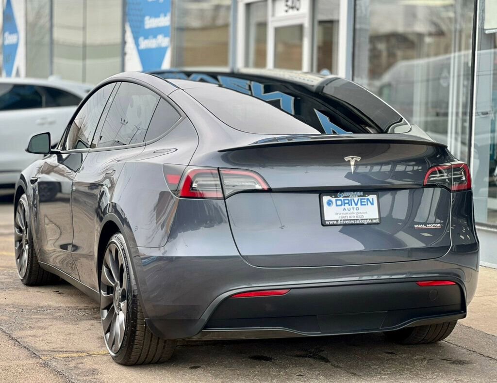 Used 2023 Tesla Model Y Performance image 3