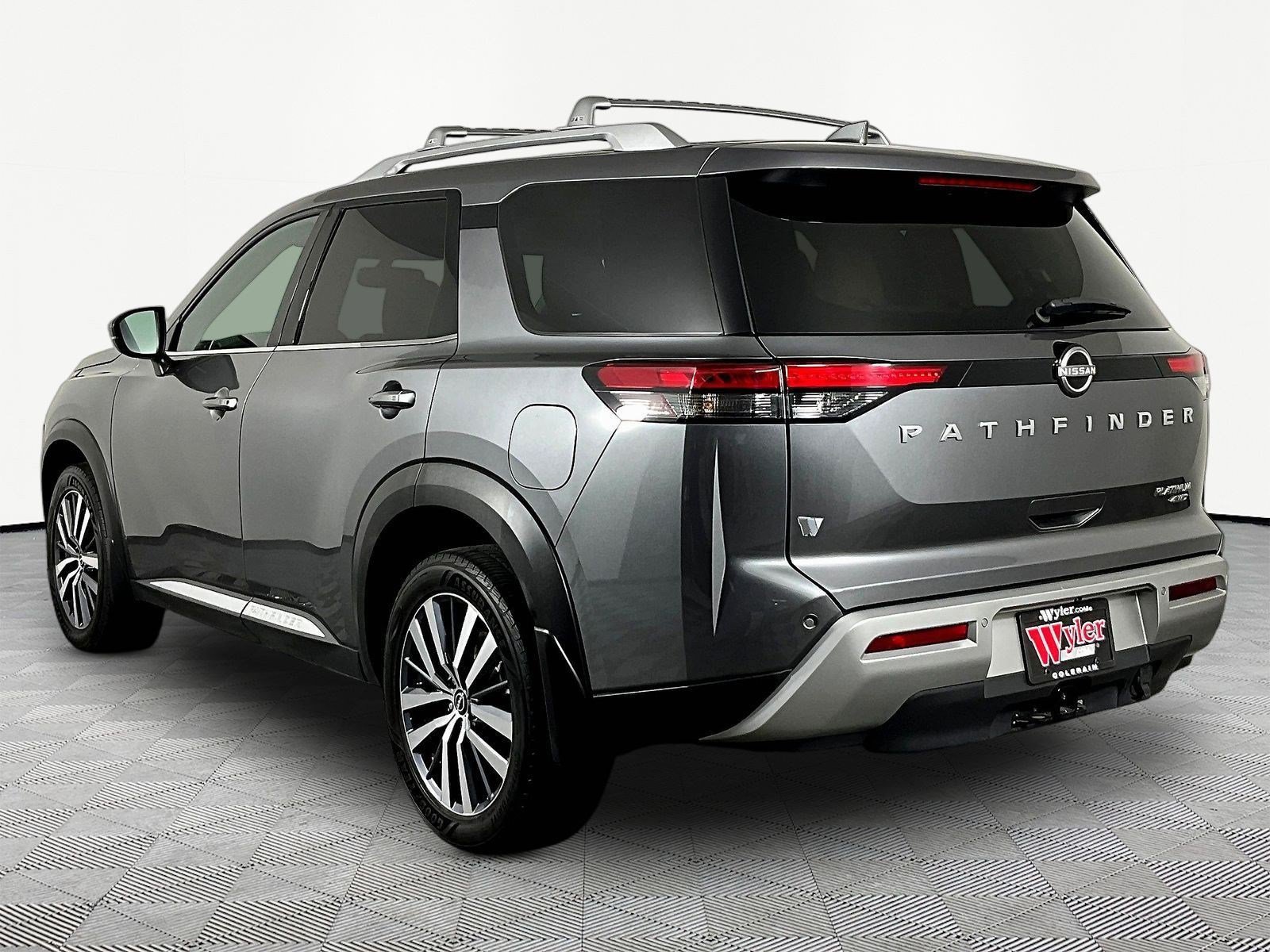 Certified 2022 Nissan Pathfinder Platinum AWD/4WD image 4