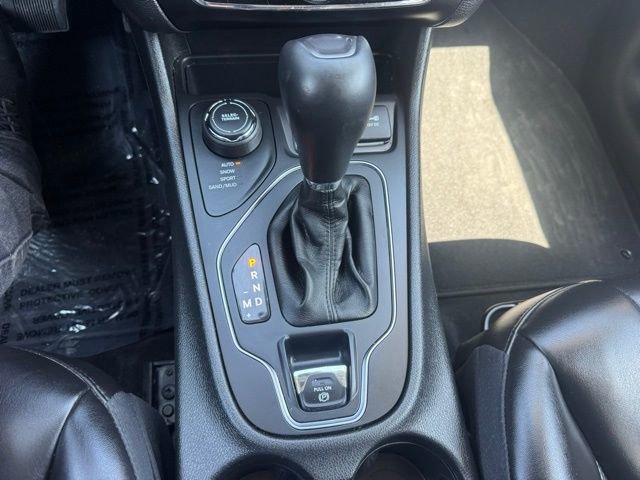 Used 2021 Jeep Cherokee Latitude Plus AWD/4WD image 21