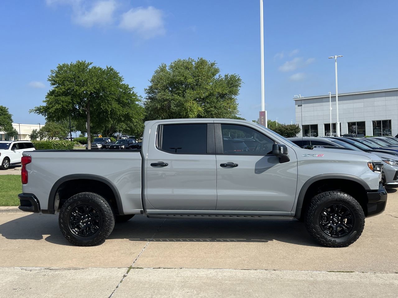 Used 2024 Chevrolet Silverado 1500 ZR2 w/ Technology Package AWD/4WD image 3