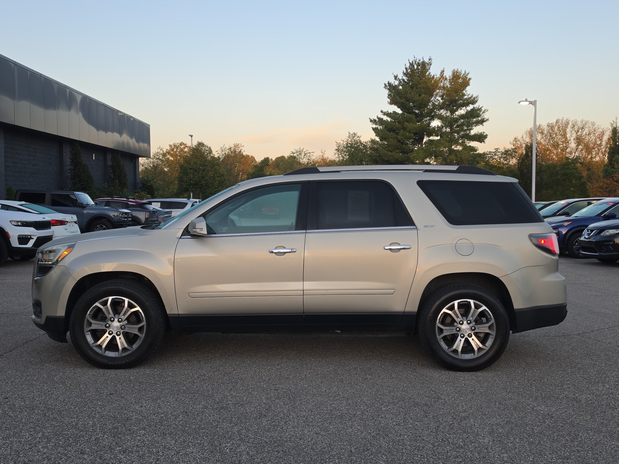 Used 2014 GMC Acadia SLT FWD image 4