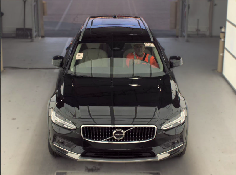 Used 2025 Volvo V90 B6 Cross Country Plus AWD/4WD image 17