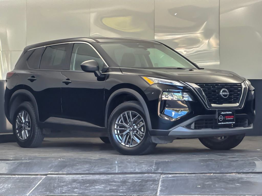 Used 2023 Nissan Rogue S AWD/4WD image 1