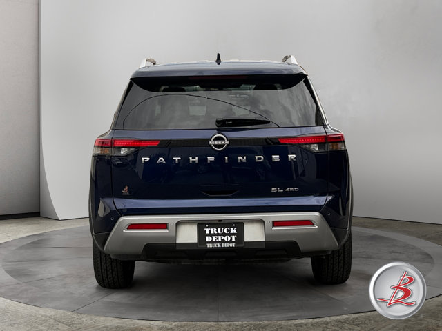 Used 2025 Nissan Pathfinder SL AWD/4WD image 6
