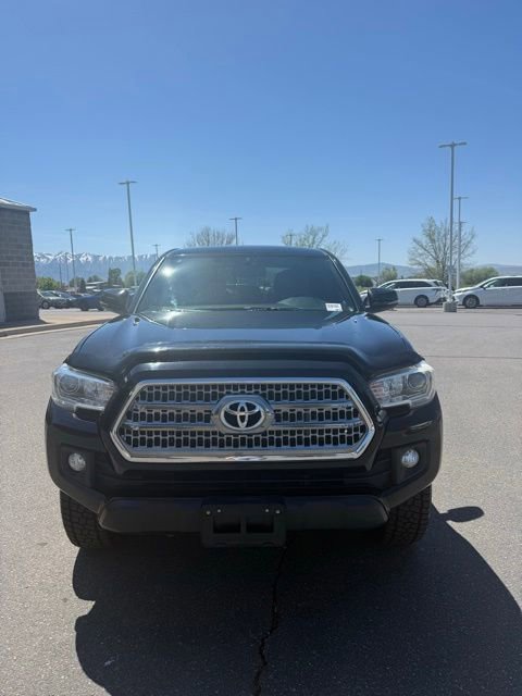 Used 2017 Toyota Tacoma TRD Off-Road AWD/4WD image 3
