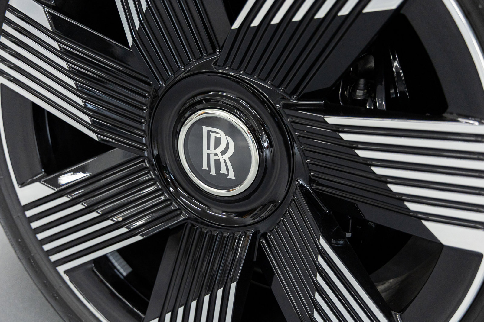 New 2026 Rolls-Royce Spectre image 14