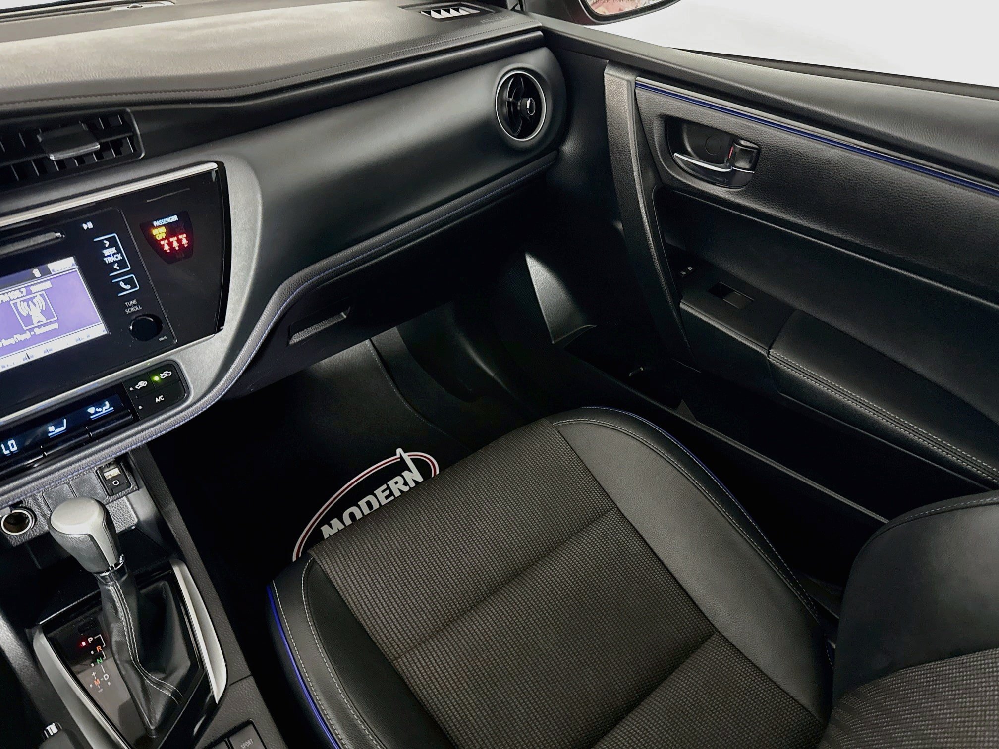 Used 2019 Toyota Corolla SE FWD image 31