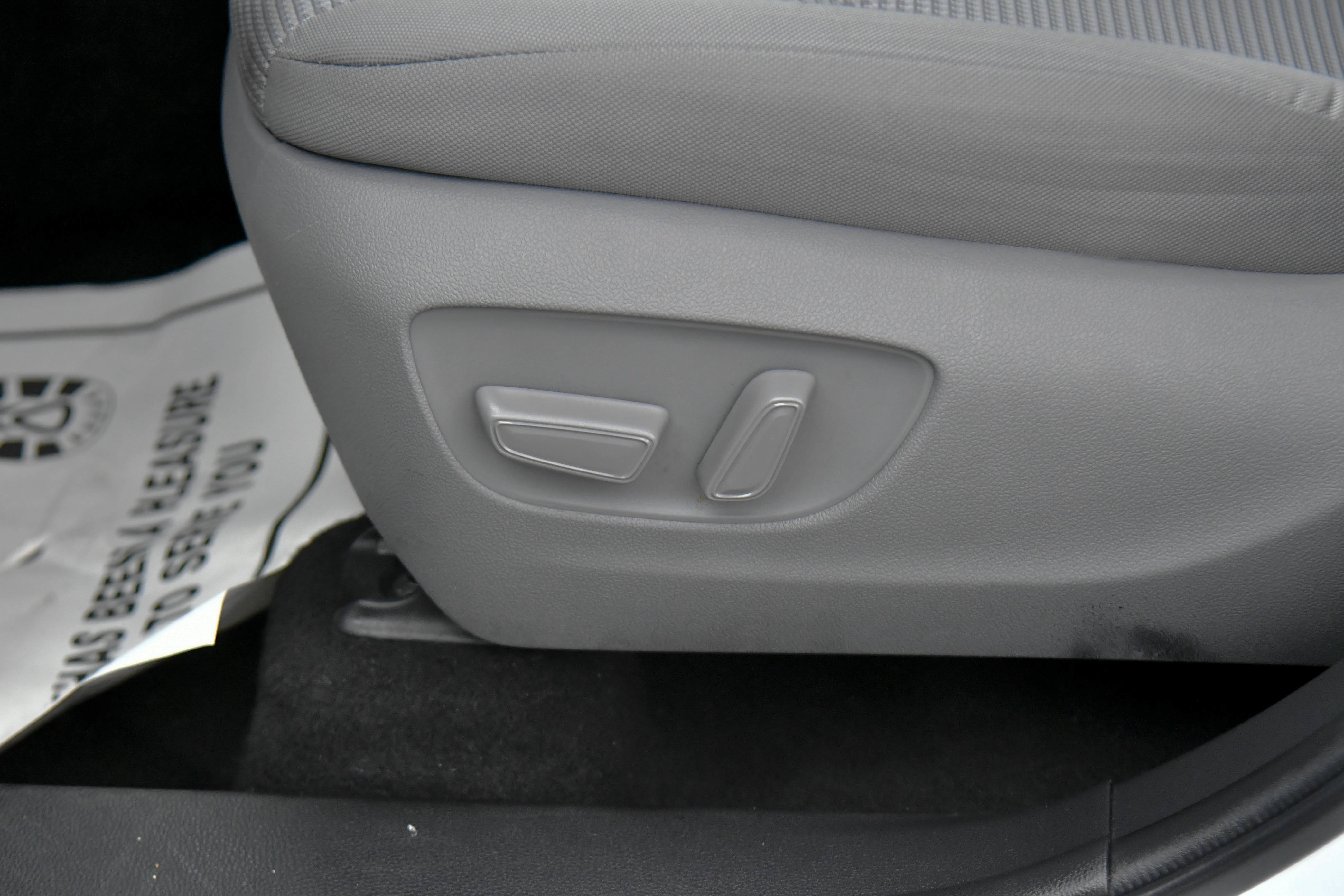 Used 2022 Toyota Highlander LE AWD/4WD image 17