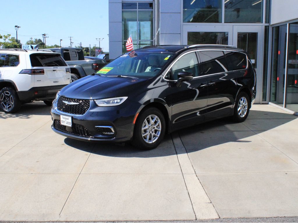 Certified 2021 Chrysler Pacifica Touring-L w/ Premium & Safety Sphere Group FWD image 3