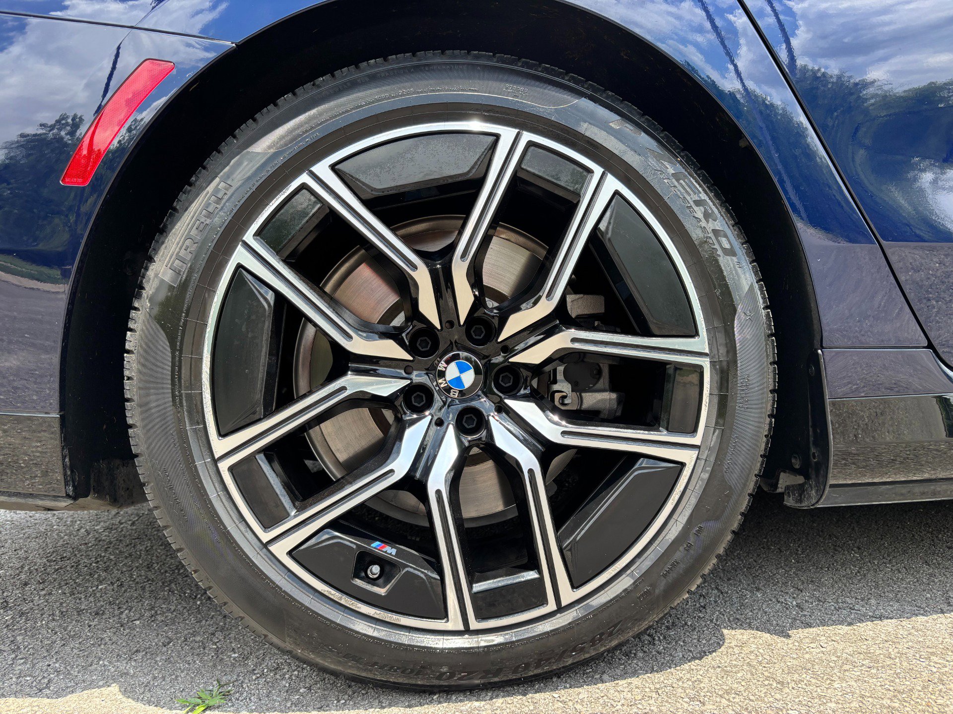Used 2023 BMW i7 xDrive60 AWD/4WD image 60