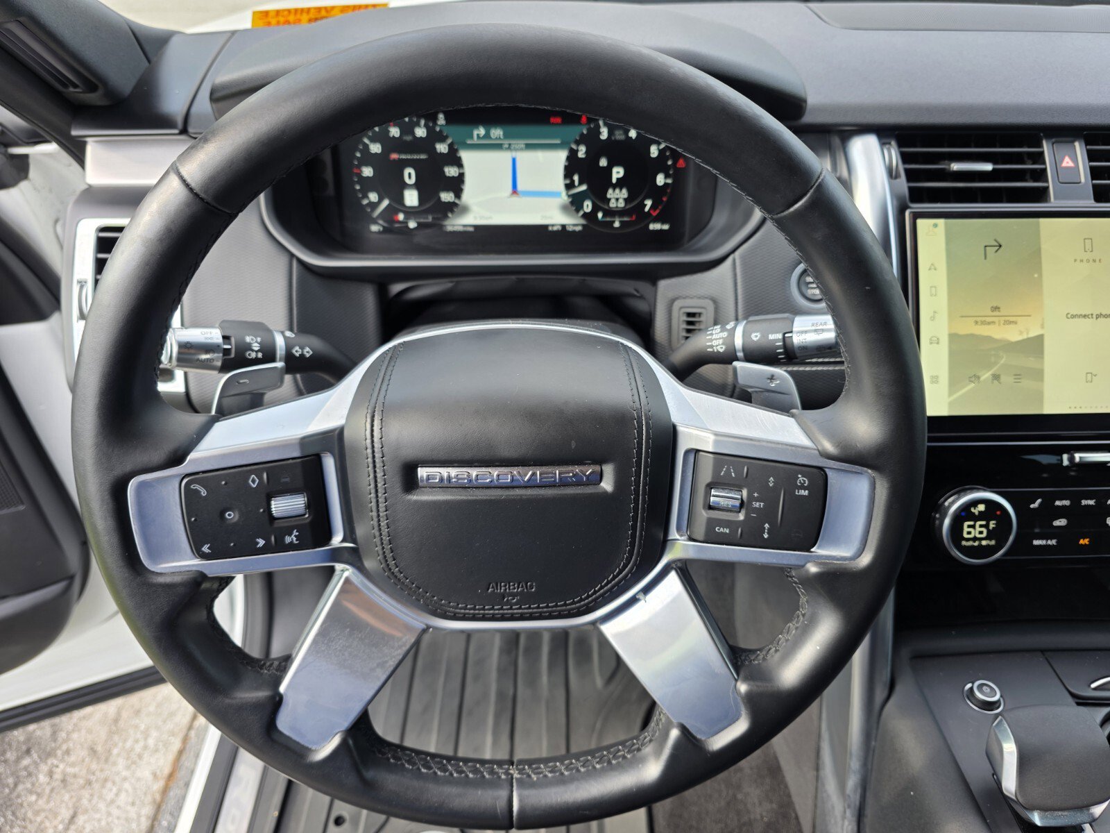 Used 2022 Land Rover Discovery HSE R-Dynamic AWD/4WD image 17