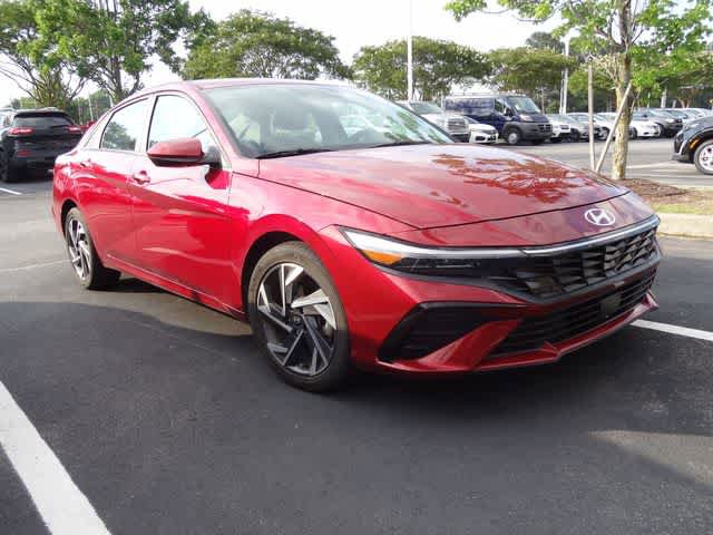 Used 2024 Hyundai Elantra SEL w/ Convenience Package FWD image 4