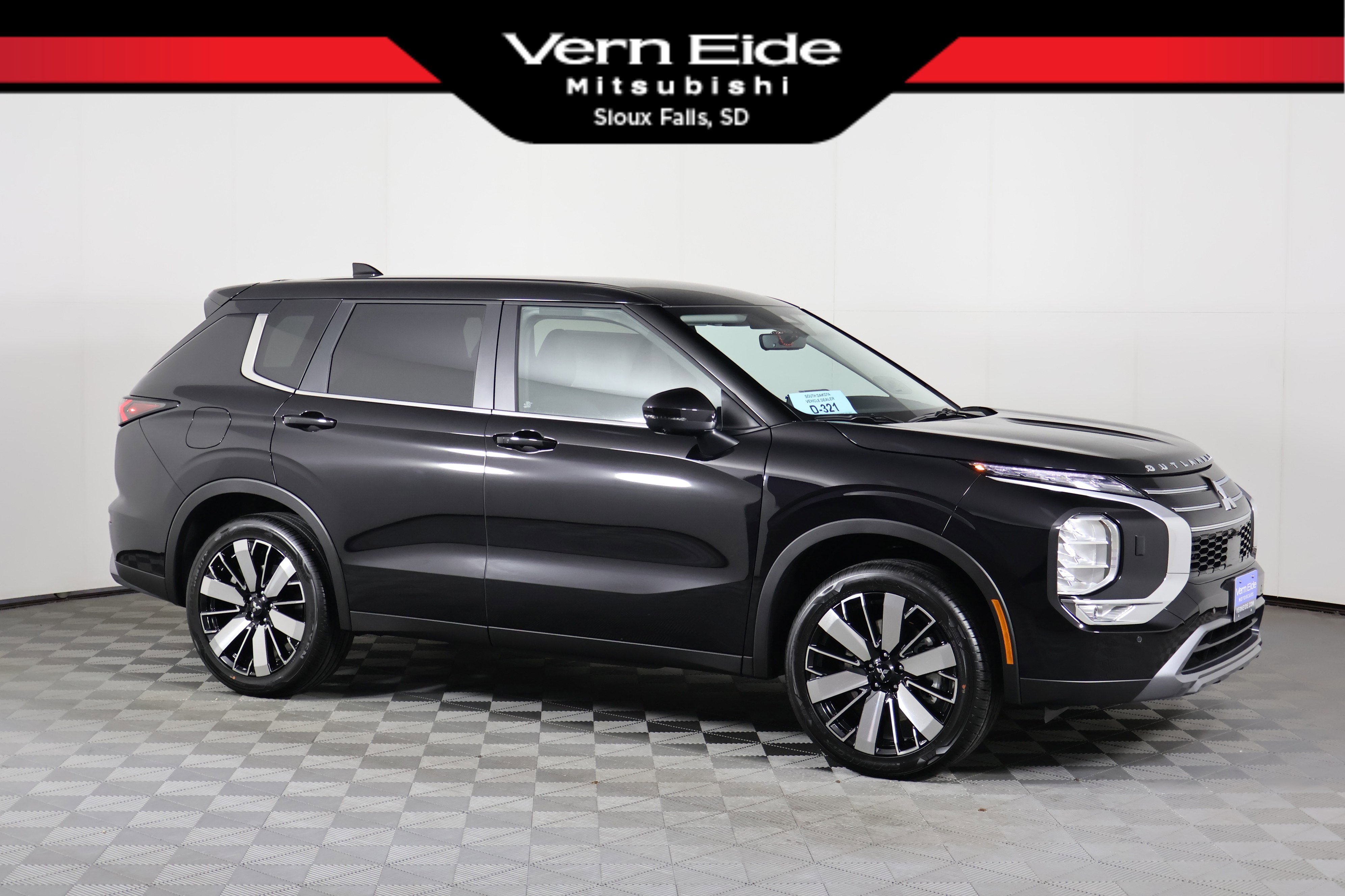 New 2026 Mitsubishi Outlander SE image 1