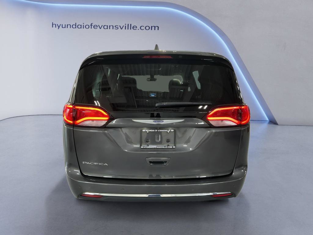 Used 2019 Chrysler Pacifica Touring Plus w/ Tire & Wheel Group FWD image 3