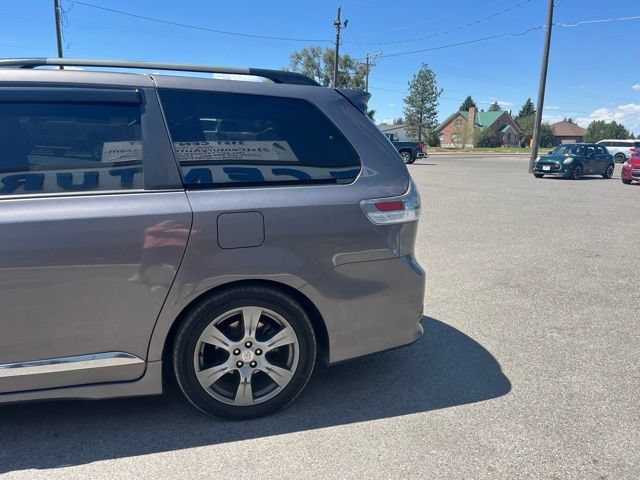 Used 2017 Toyota Sienna SE Premium FWD image 7
