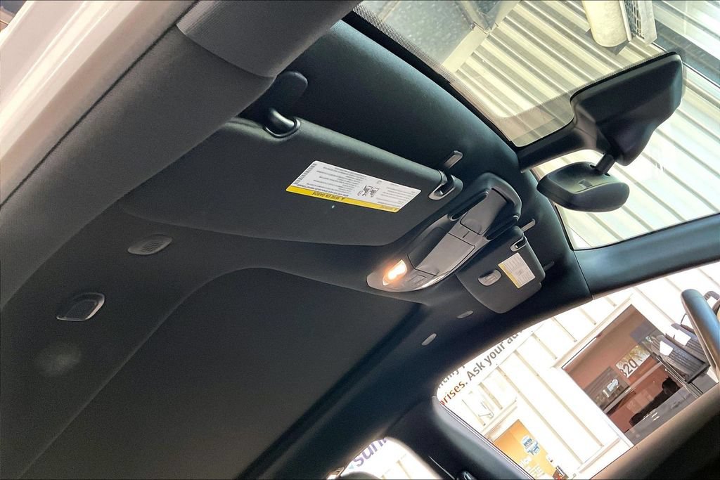Used 2025 Chrysler Pacifica Limited FWD image 13