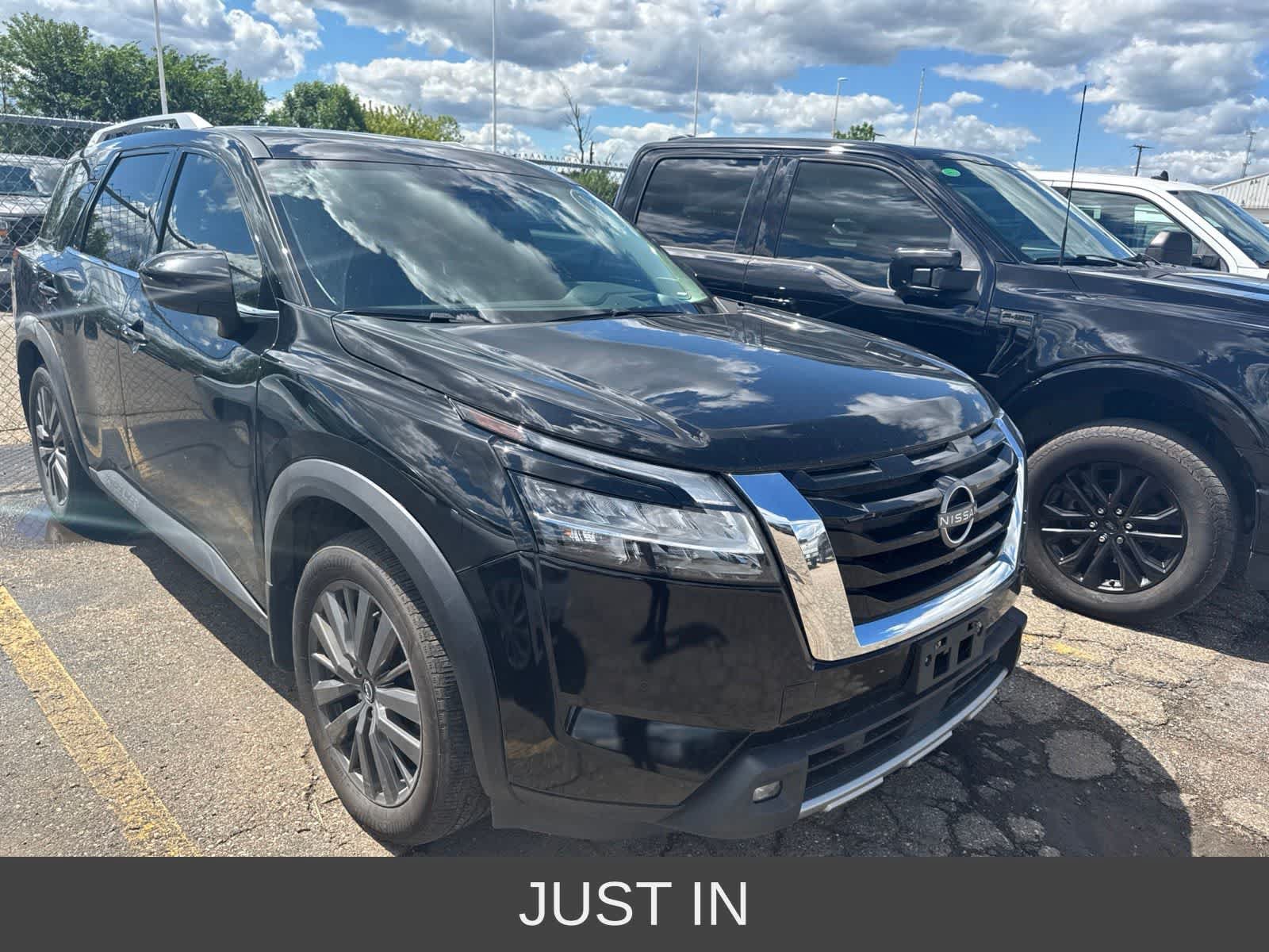 Used 2022 Nissan Pathfinder SL AWD/4WD image 6