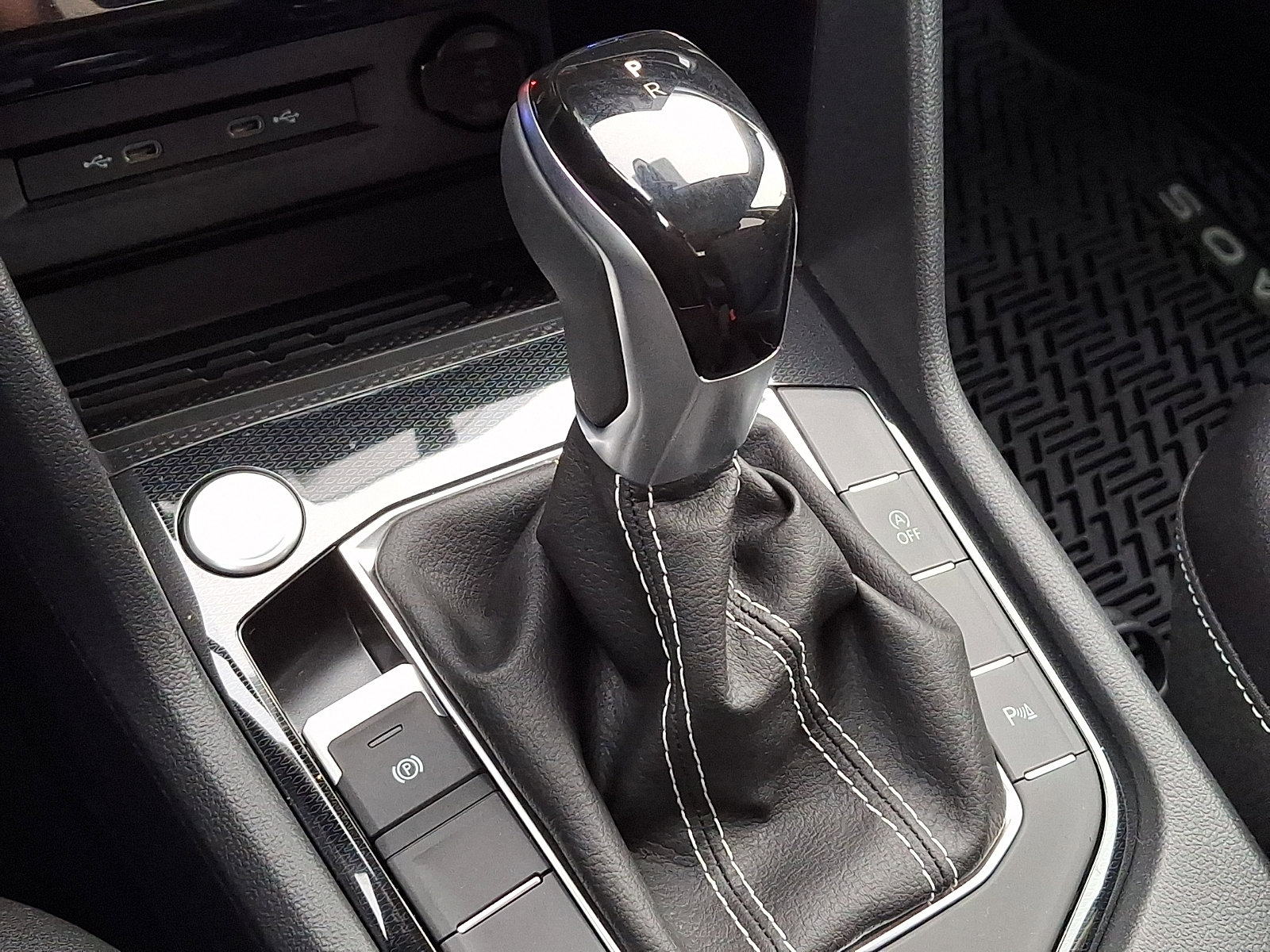 New 2026 Volkswagen Taos SEL image 8