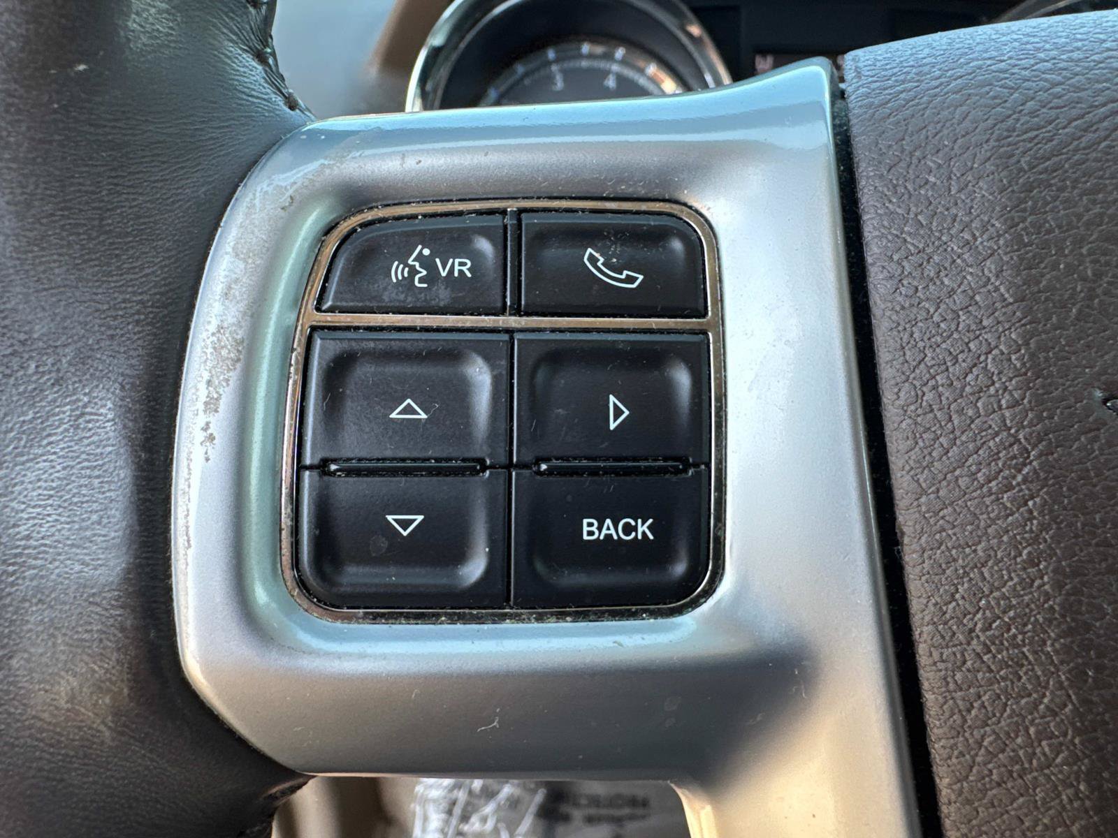 Used 2013 Chrysler Town & Country Touring FWD image 31