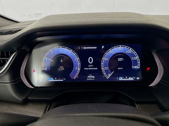 Used 2025 Jeep Grand Cherokee Limited w/ Luxury Tech Group II image 12