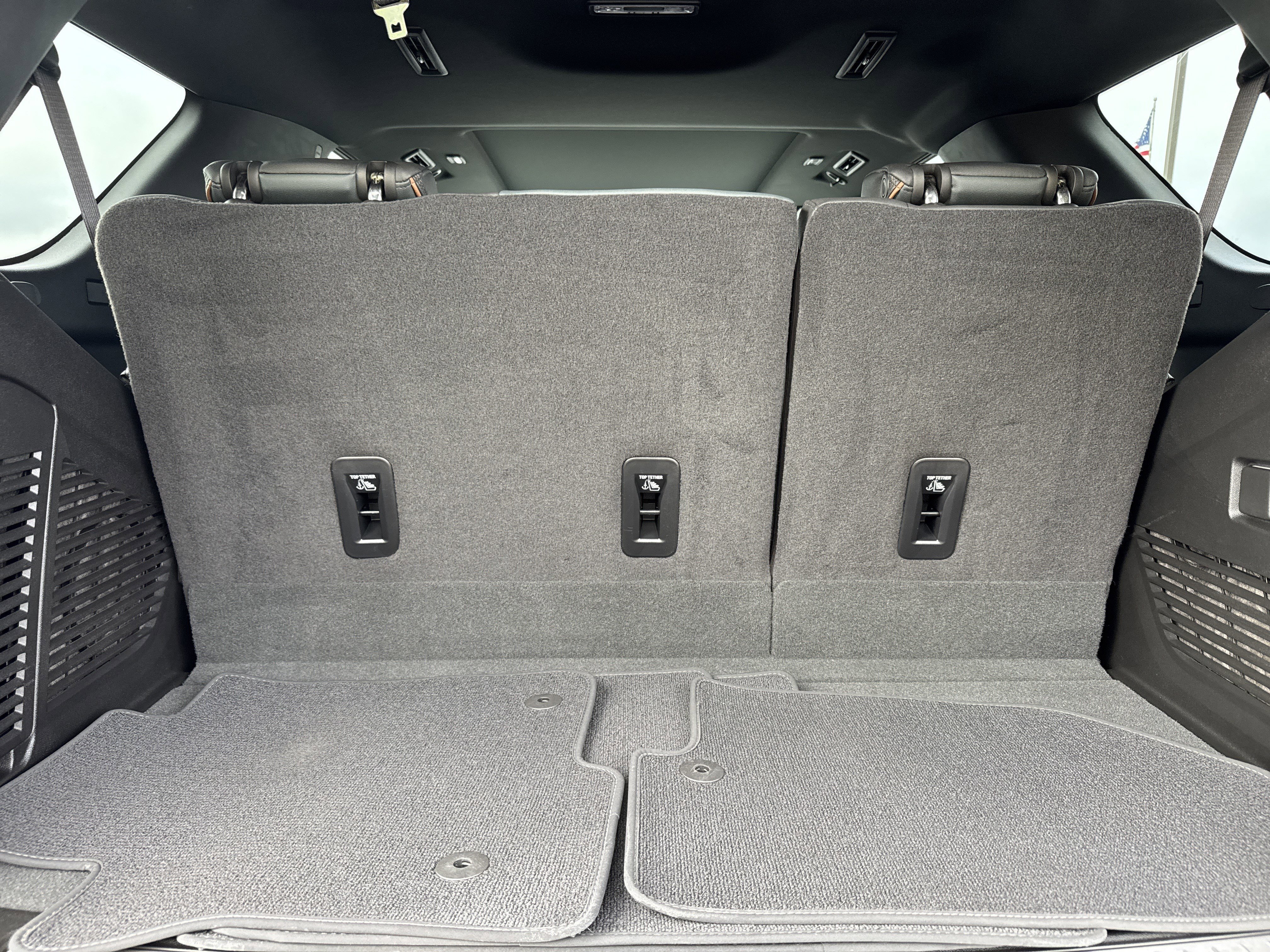 Used 2025 GMC Yukon AT4 w/ AT4 Premium Package image 34