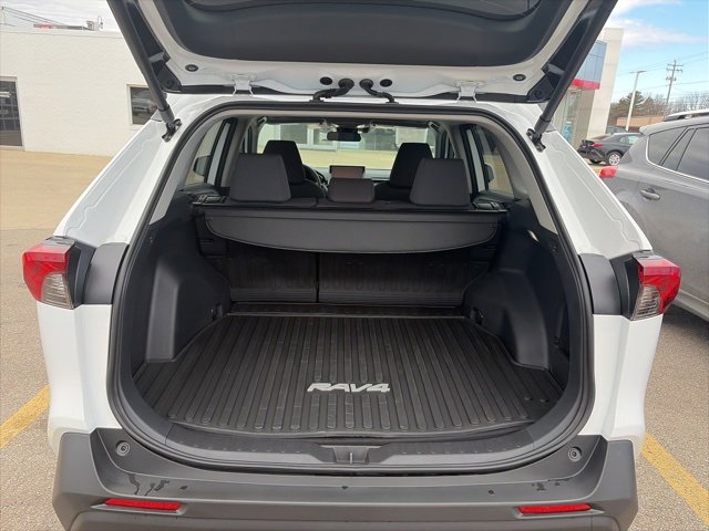 Used 2025 Toyota RAV4 XLE w/ Convenience Package image 5