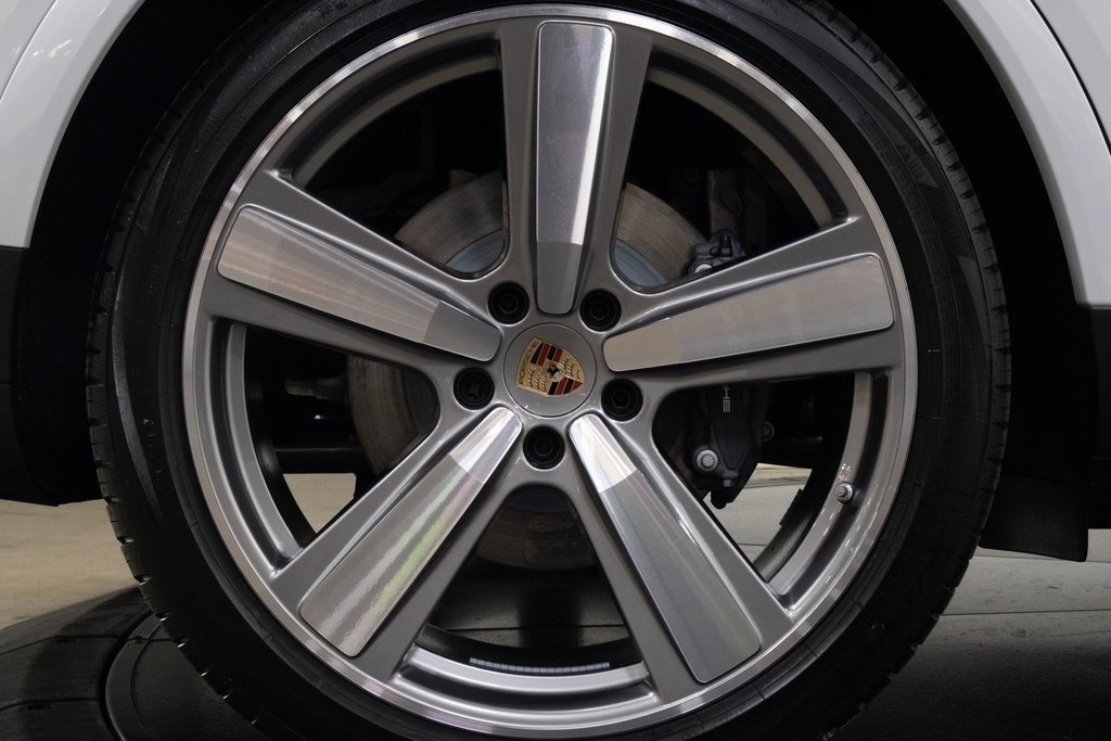 Used 2025 Porsche Cayenne image 24