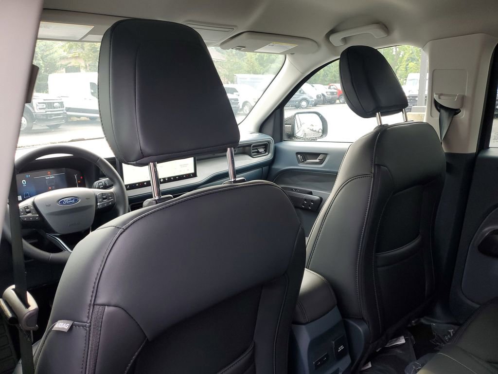 New 2025 Ford Maverick Lariat w/ Black Appearance Package image 28