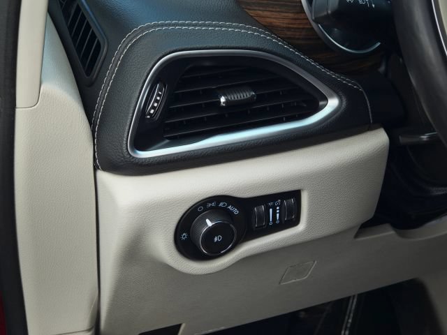Used 2021 Chrysler Pacifica Limited FWD image 24