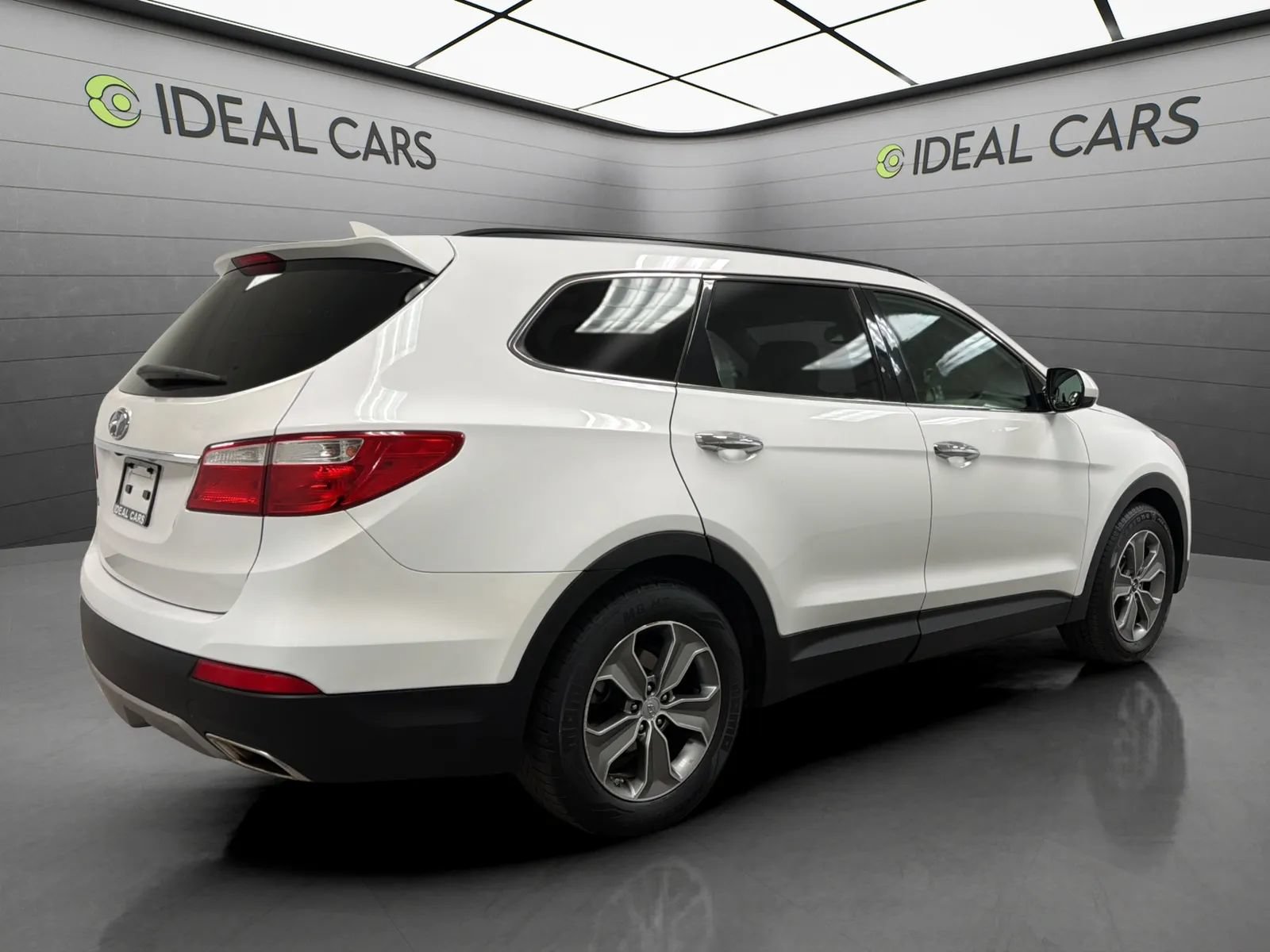 Used 2015 Hyundai Santa Fe GLS FWD image 5