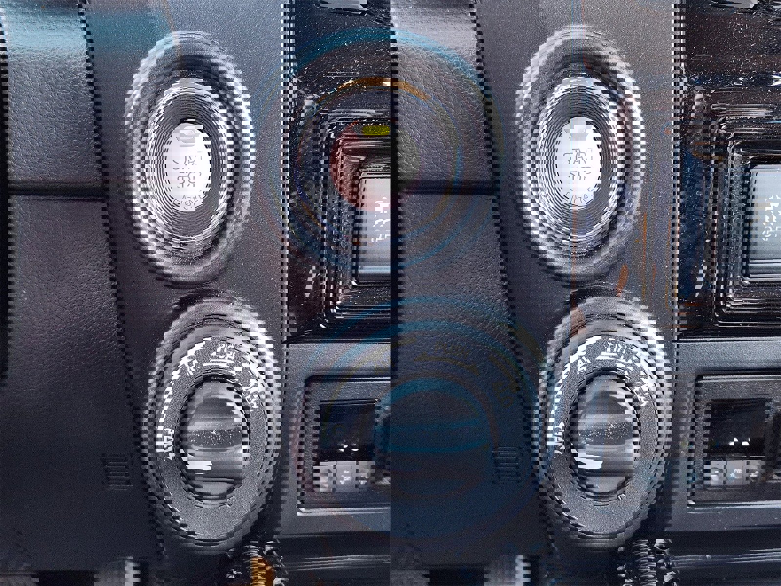 Used 2024 Nissan Titan PRO-4X w/ Pro-4x Convenience Package image 22