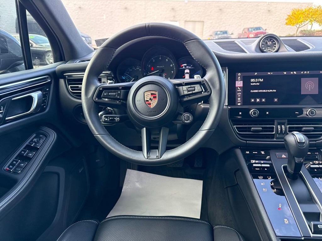 Used 2025 Porsche Macan Base image 13