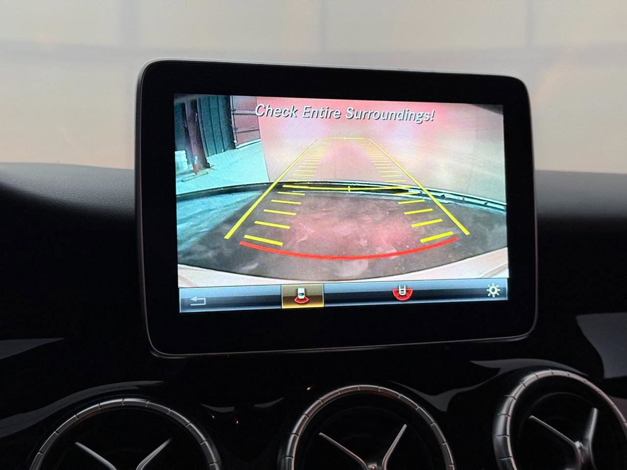 Used 2015 Mercedes-Benz CLA 250 4MATIC image 33