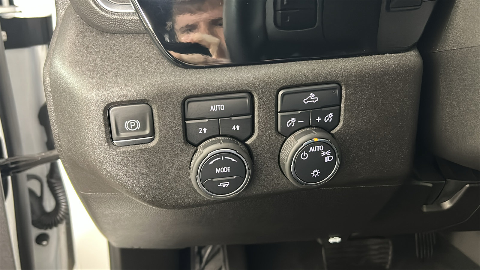 Used 2024 Chevrolet Silverado 1500 LT AWD/4WD image 23