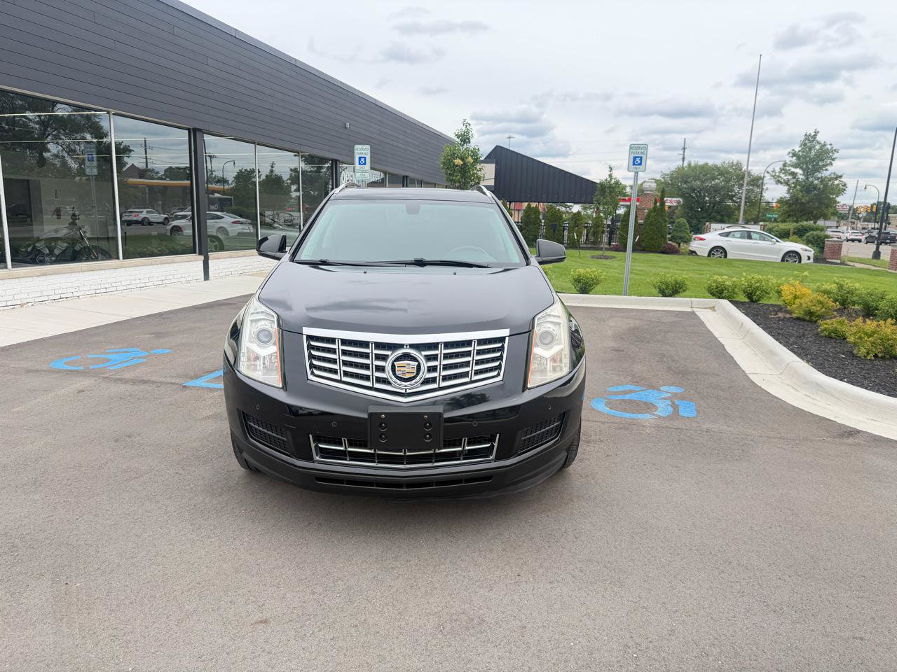 Used 2013 Cadillac SRX Luxury FWD image 2