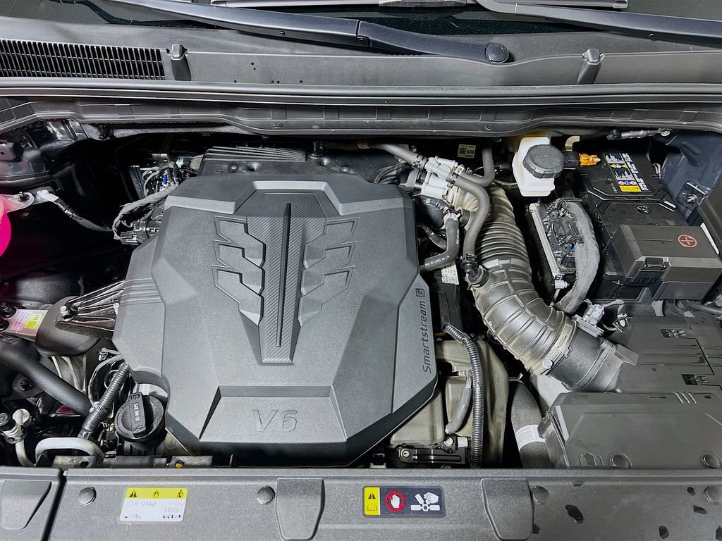 Used 2025 Kia Carnival FWD image 27