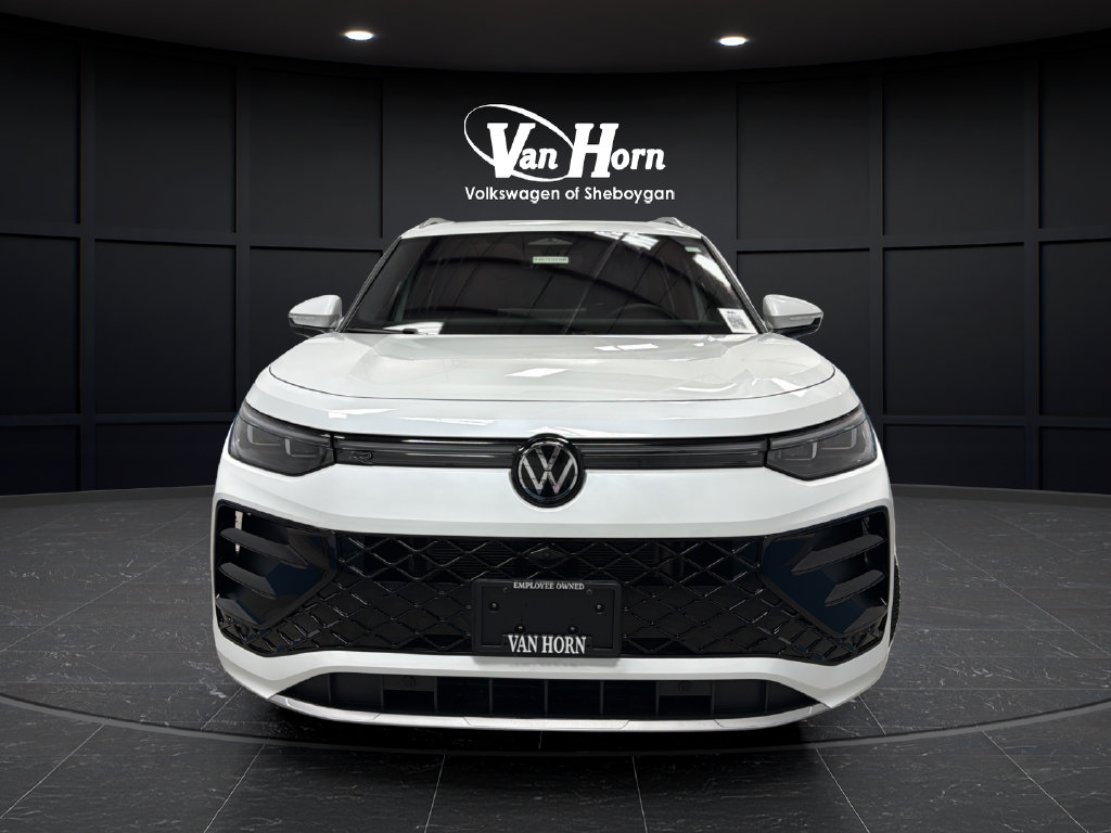 Used 2025 Volkswagen Tiguan SEL R-Line AWD/4WD image 2