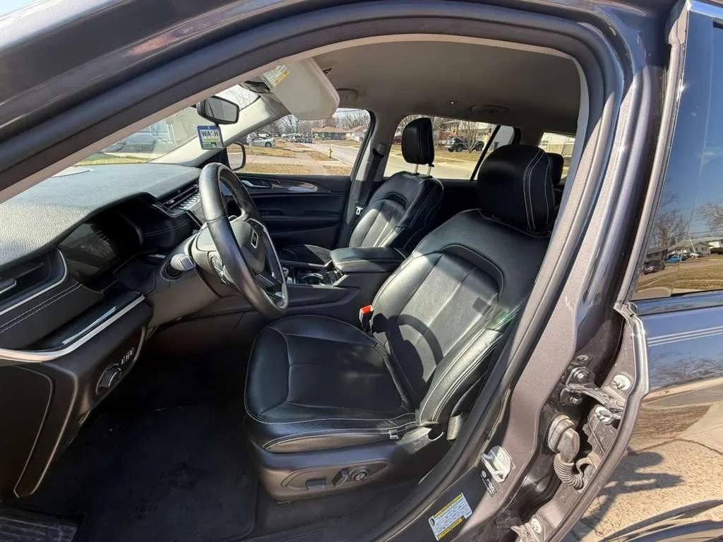 Used 2022 Jeep Grand Cherokee L Laredo w/ Luxury Tech Group I image 16