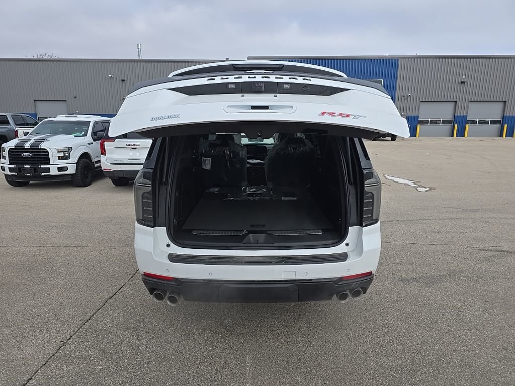 Used 2026 Chevrolet Suburban RST w/ Comfort Package AWD/4WD image 5