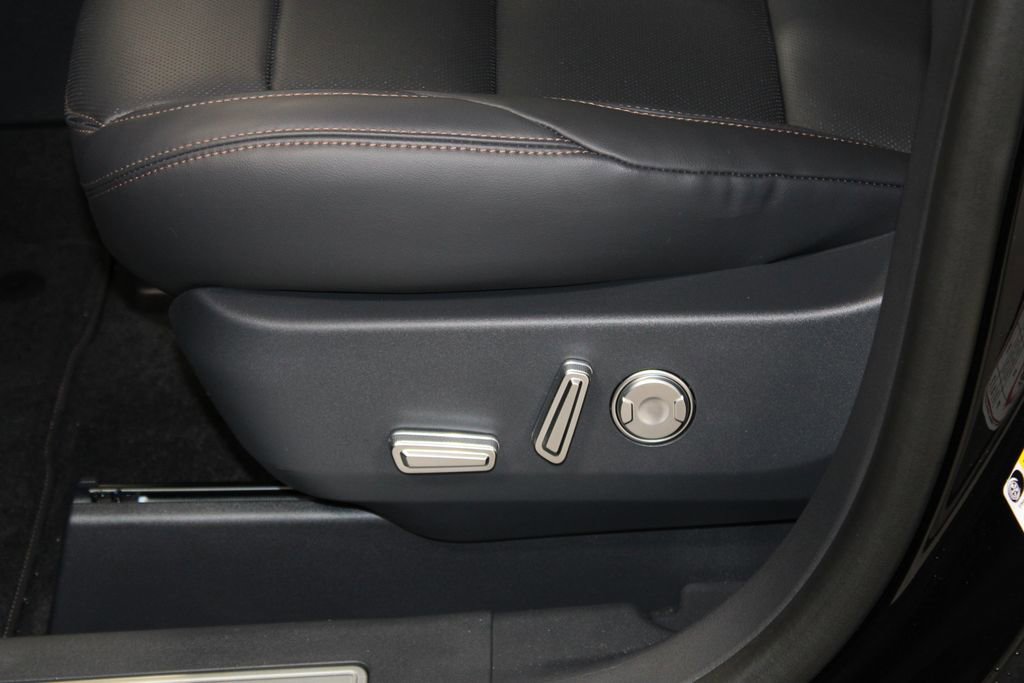 New 2025 Lincoln Nautilus Premier w/ Equipment Group 102A image 18