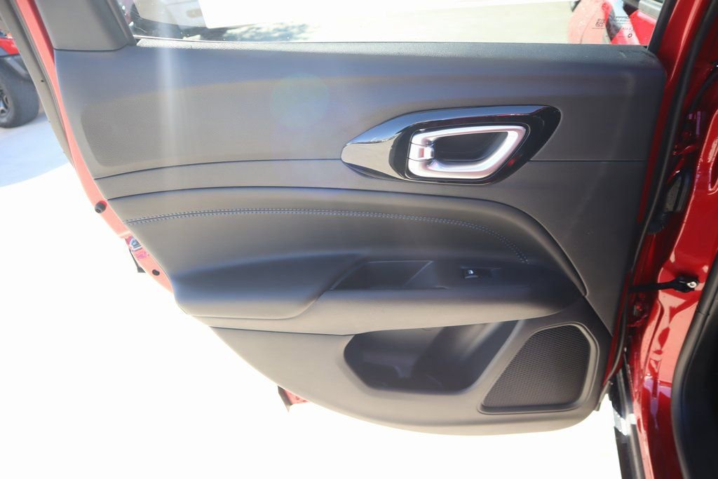 New 2026 Jeep Compass Latitude image 16