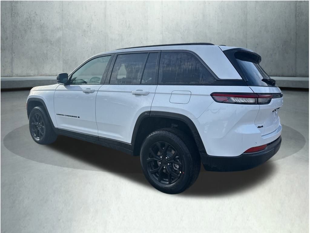 New 2026 Jeep Grand Cherokee Laredo image 4