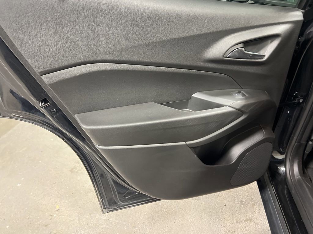 Used 2025 Chevrolet Trax LT image 17