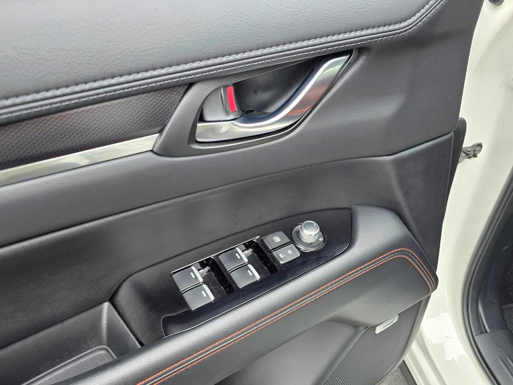 Used 2024 MAZDA CX-5 Carbon Edition image 12