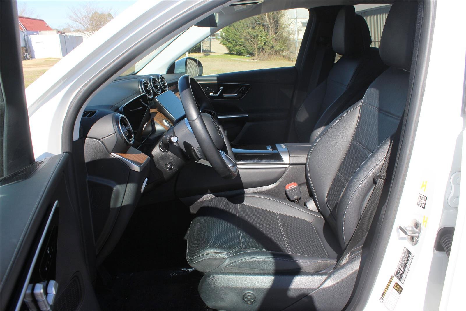 Used 2024 Mercedes-Benz GLC 300 4MATIC image 31