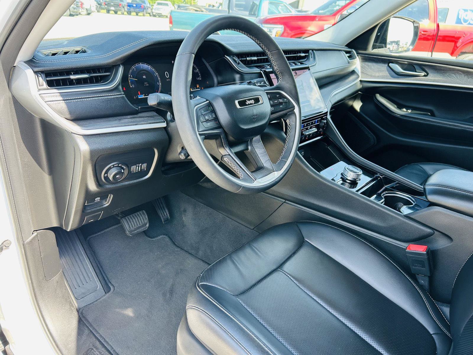 Used 2023 Jeep Grand Cherokee L Limited w/ Luxury Tech Group II AWD/4WD image 18