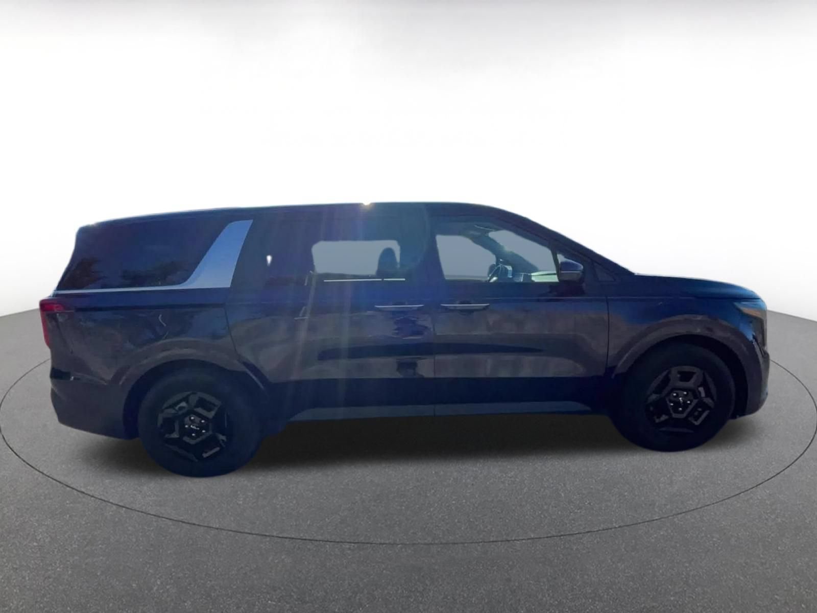Used 2026 Kia Carnival FWD image 16